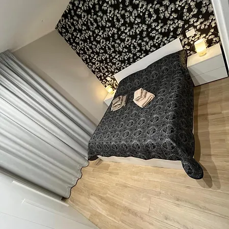 A Due Passi Dal Mare Apartment *